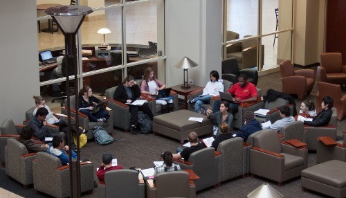 Students in the Atrium of the Mathewson-IGT Knowledge Center